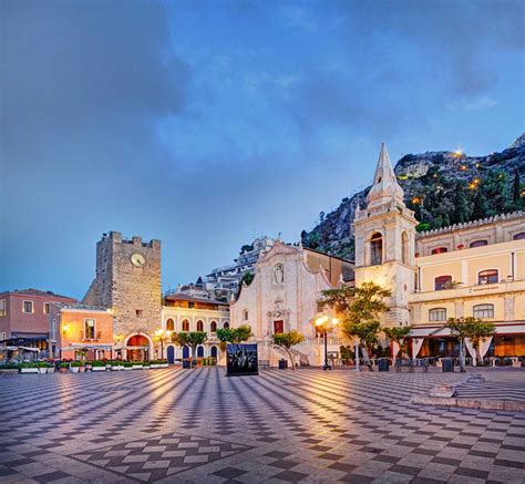 taormina square.